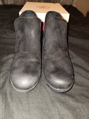So MeMe Ankle Bootie Faux Blk Suede Size 9.5 1.5" Heel Inner Zips Elastic Insert